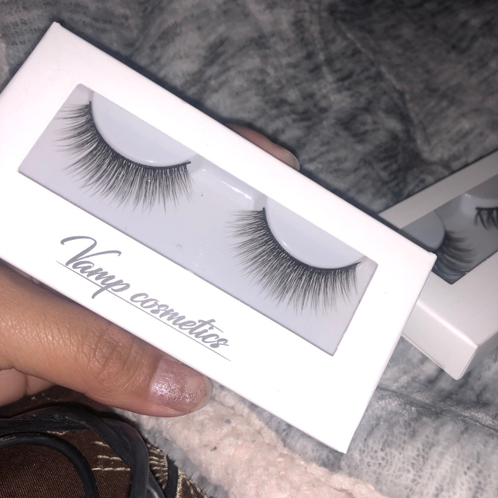 Lashes - Picture 3 of 5